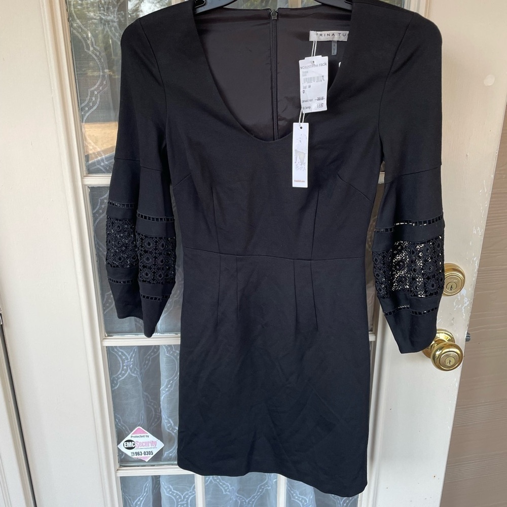 Trina Turk Black Lace Sleeve Sheath Dress Size 0 ✨ NWT